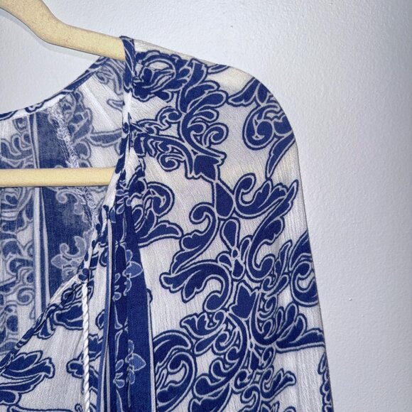NWT INC Womens Boho Blue & White Long Sleeve Top Size L Damask Scroll - Picture 2 of 7